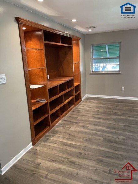 Building Photo - 4708 SE Sunnymeade