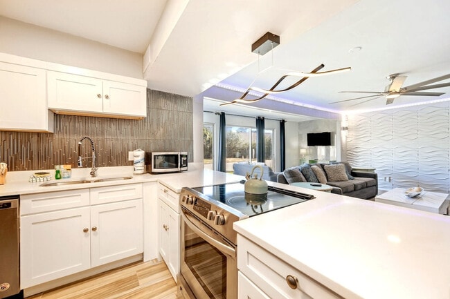 Building Photo - 4000 Gulf Terrace Dr