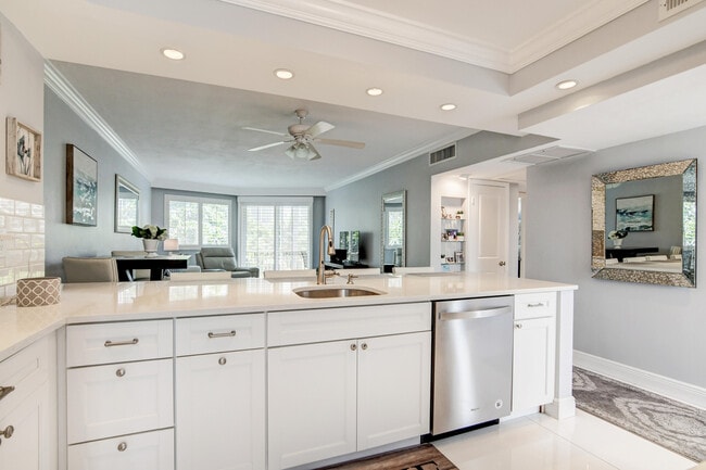 Building Photo - 2730 Banyan Rd