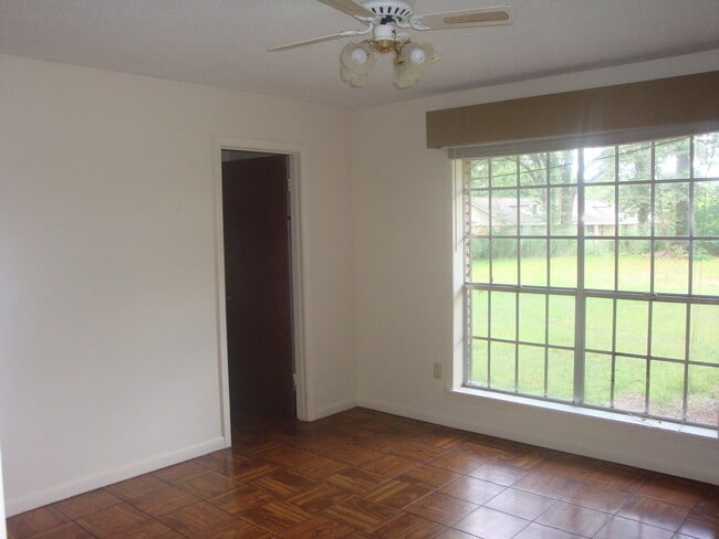 Building Photo - 1287 Oak Rd