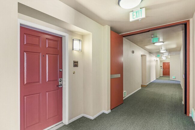 Building Photo - Penthouse 1BR + Loft w/ Bonus Room | 2 Baths | Laundry | 2 Parking | Walk to Balboa Park