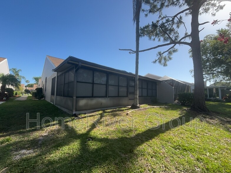 Building Photo - 5508 Salem Square Dr S