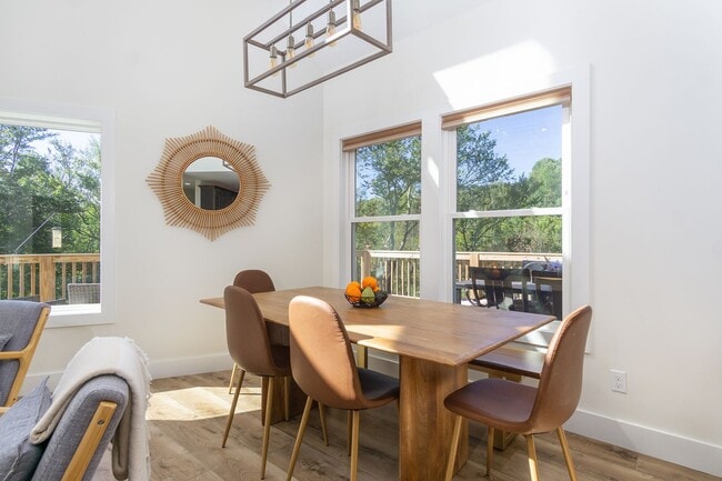 Building Photo - Candler Rental!