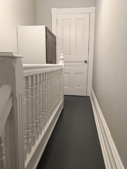 Hallway to 3rd floor master suite. - 935 N 5th St