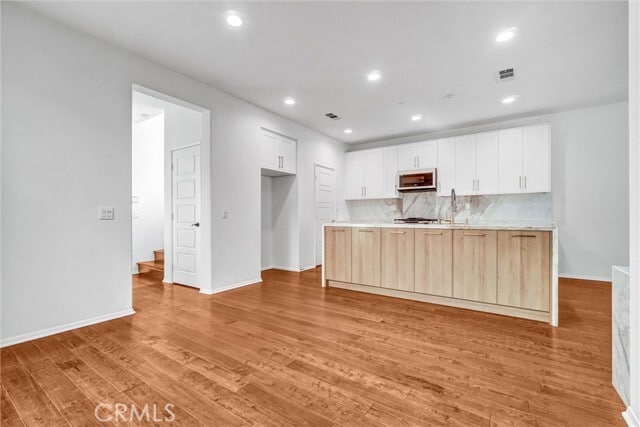 Building Photo - 519 S Melrose St