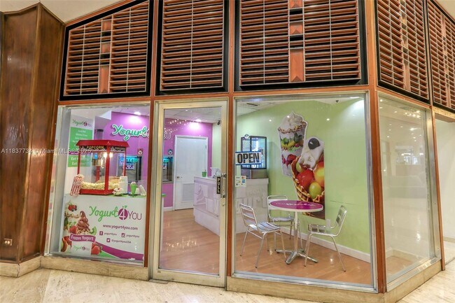 Building Photo - 825 Brickell Bay Dr