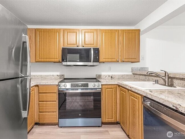 Building Photo - Modern First-Floor 1BR Condo | Near Totem Lake, Juanita Beach & Major Tech Employers