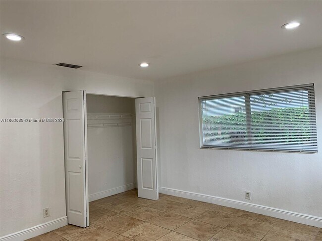 Building Photo - 8704 NW 38th Dr