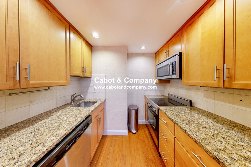 Building Photo - 231 Beacon St