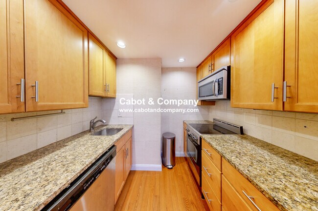 Building Photo - 231 Beacon St