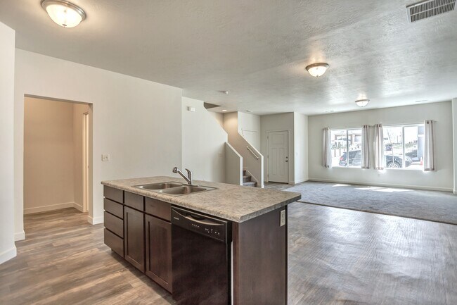 Building Photo - 5667 Island Ridge Dr