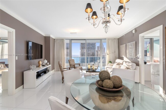 Building Photo - 200 Biscayne Blvd Way