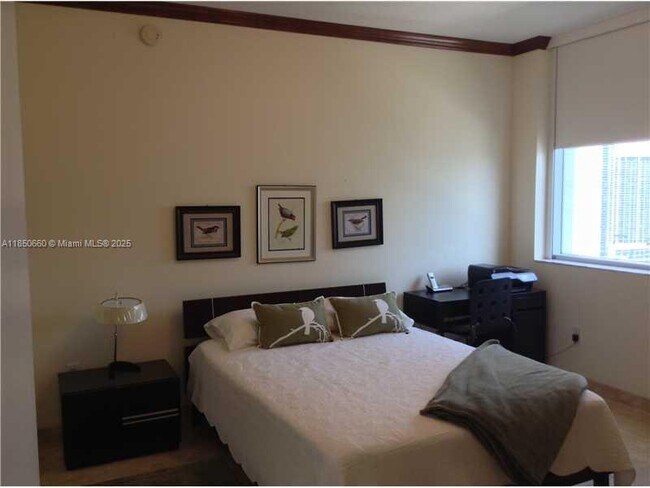 Building Photo - 1060 Brickell Ave