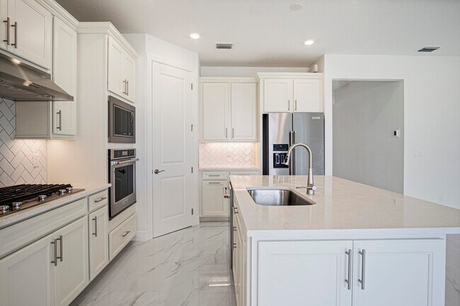 Building Photo - 10353 SW Captiva Dr