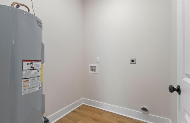 Building Photo - 921 Banner St