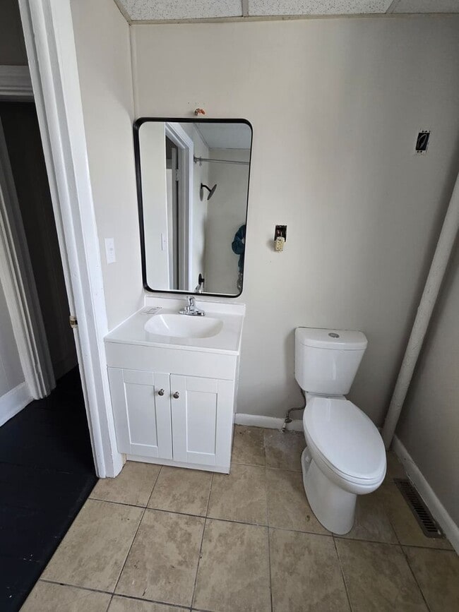 Building Photo - Renovated 4 Bedroom Home – Hardwood Floors Throughout – Available Now