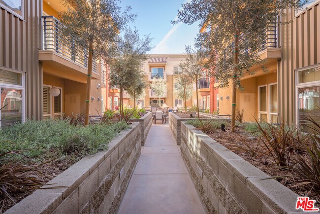 Building Photo - 4050 Glencoe Ave