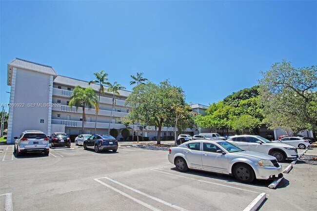 Building Photo - 17255 SW 95th Ave