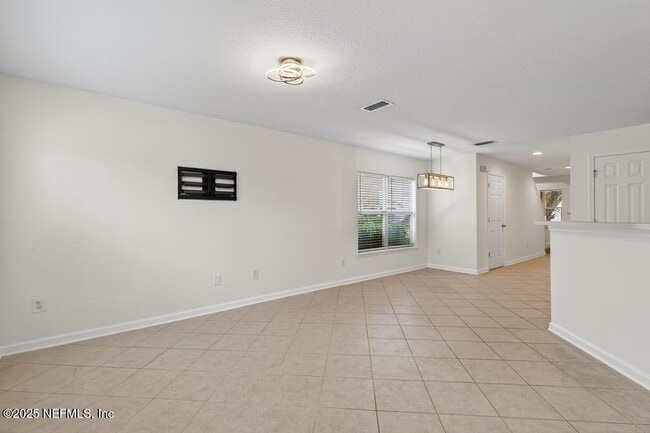 Building Photo - 411 Walnut Dr