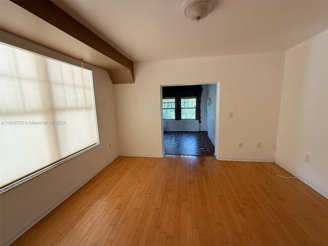 Building Photo - 1528 Drexel Ave