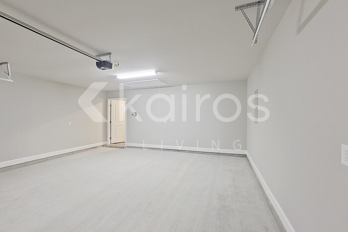 Building Photo - 22858 Balsam Dr