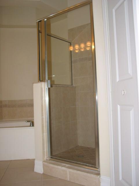Building Photo - 539 Hedgewood Dr