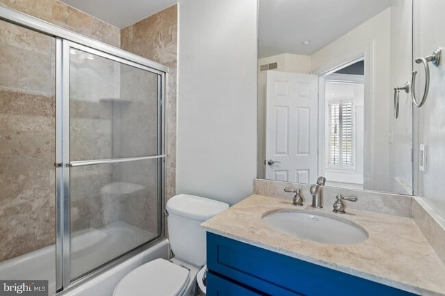 Building Photo - 1343 Q St NW