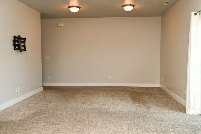 Building Photo - 1593 N 160 W