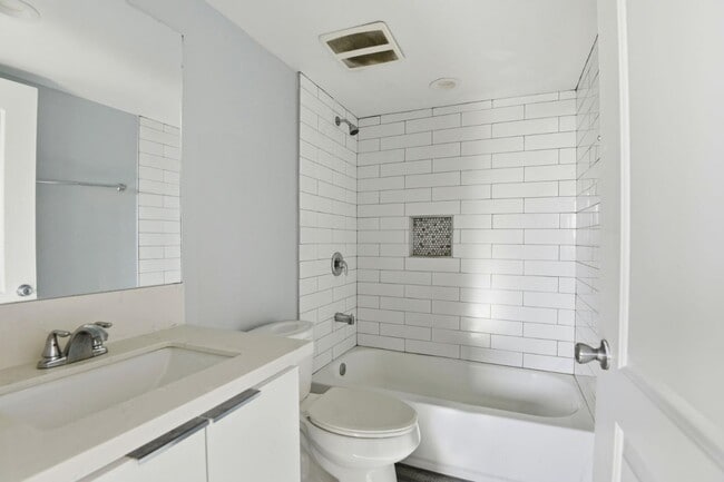 Building Photo - 608 E 29th St