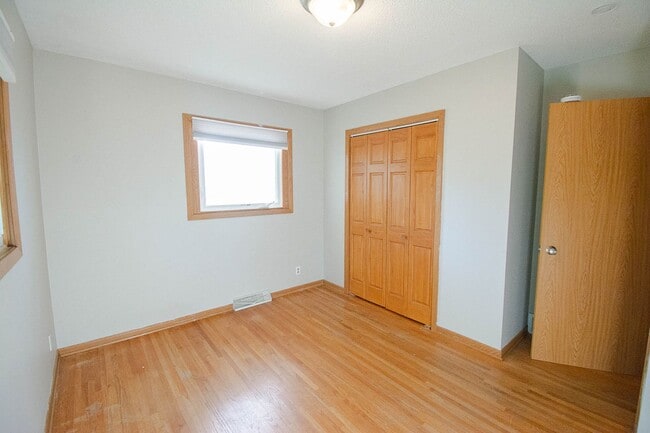 Building Photo - 3bed 2bath Available For Rent in Easy Access Area!