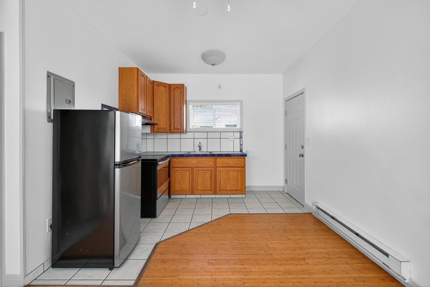 Building Photo - 1912 2nd St