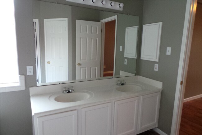 Building Photo - 4918 Sterling Crossing