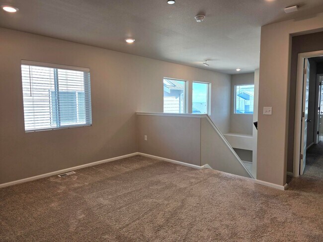 Building Photo - 4 Bedroom Home in Soundview Estates!