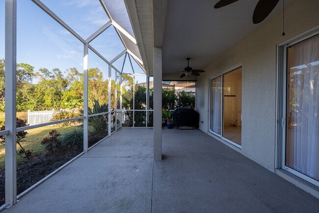 Building Photo - "Spacious 3-Bedroom Oasis with 2 Baths and 2,287 Sq Ft in Bradenton!"