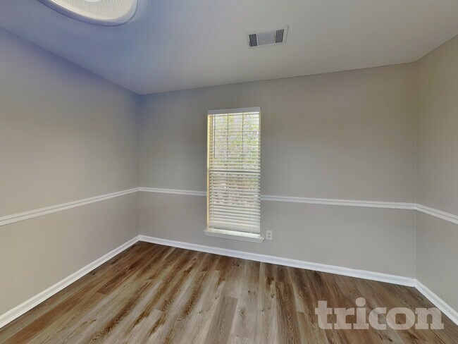 Building Photo - 10587 Village Trail