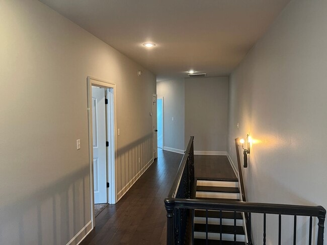 Building Photo - 3 Bed 2.5 Bath Townhome