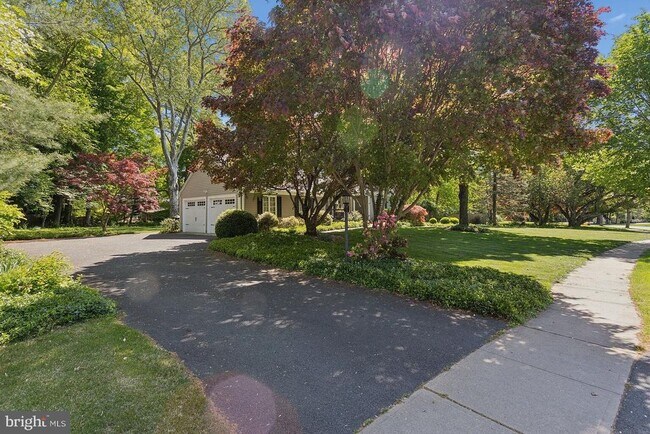 Building Photo - 226 Riverside Dr