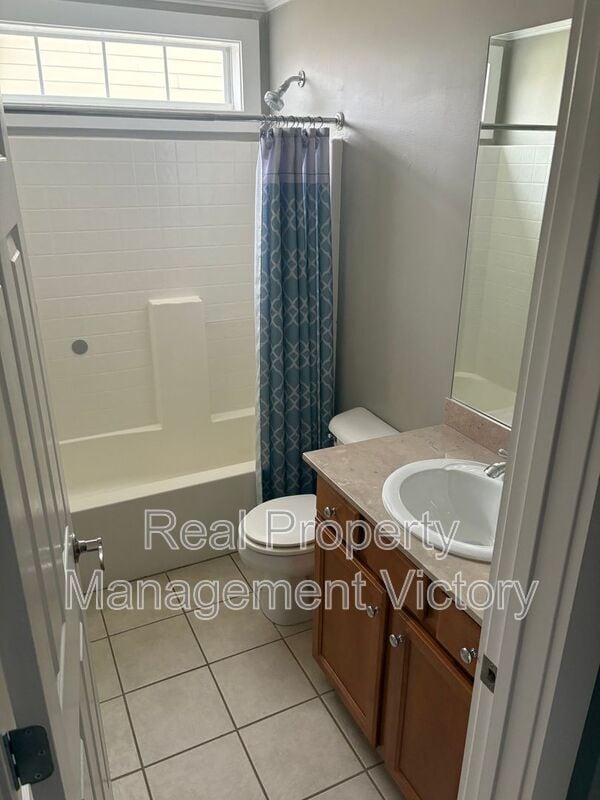 Building Photo - 4596 Gibson Dr