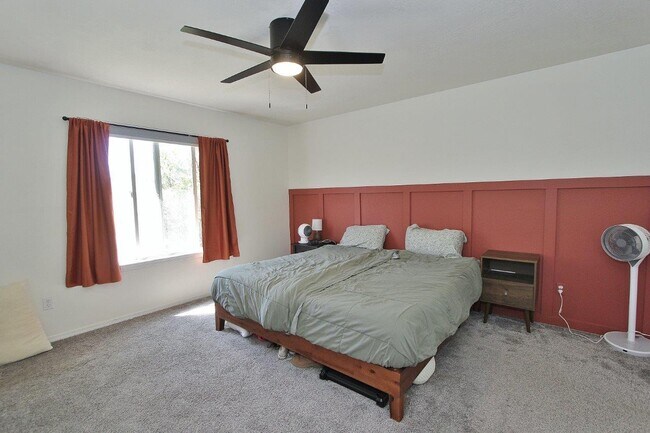 Building Photo - 1915 W Mulhuland Ct