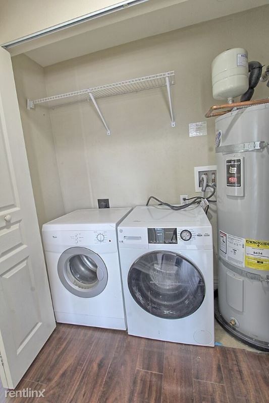 Building Photo - 2601 Cortez Dr