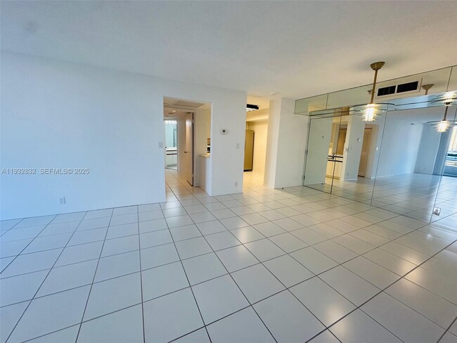 Building Photo - 19101 NE 36th Pl