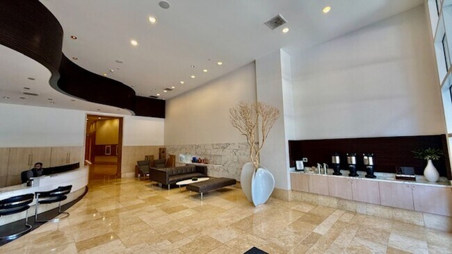 Building Photo - FURNISHED Modern 1BR + Den/1BA w/ Breathta...