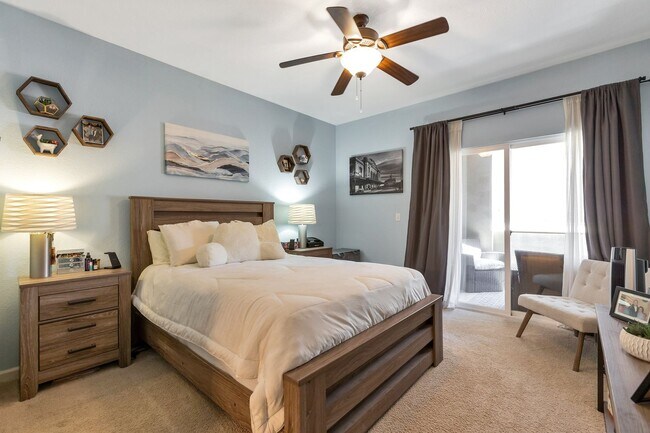 Building Photo - Updated 2 Bedroom, 2 Bath First Level Condo in Gated Community