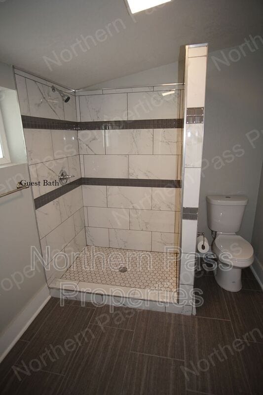 Building Photo - 2114 Tremont Ave