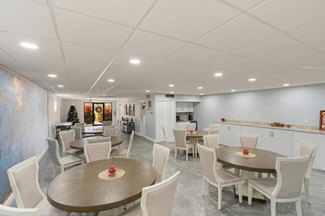 Building Photo - 5300 Jimmy Buffett Mem Hwy