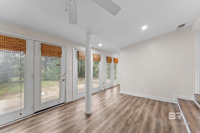 Building Photo - 200 S Hillside Ln