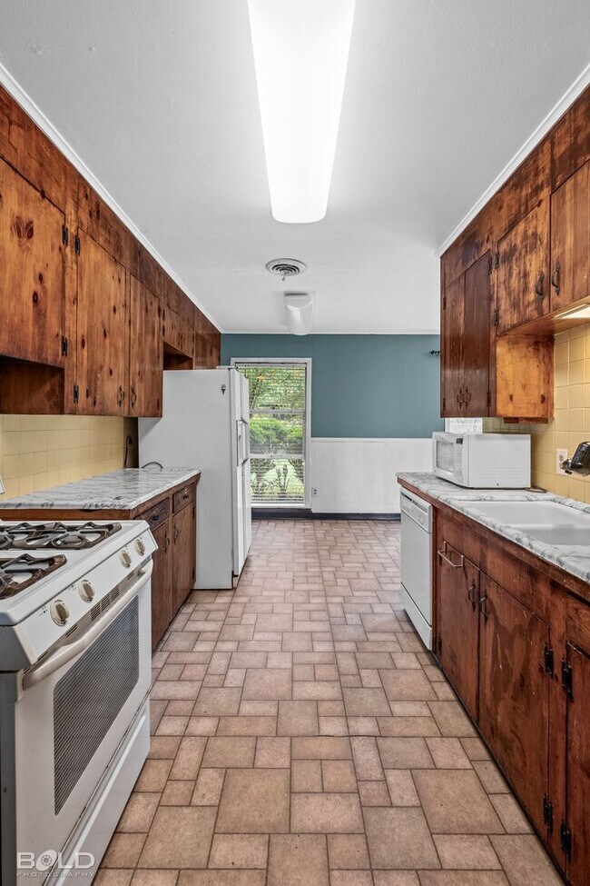 Building Photo - 2940 W Cavett Dr