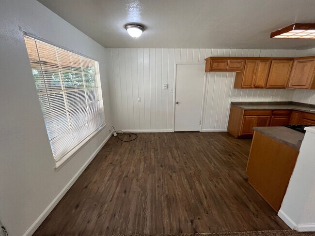 Building Photo - Charming Home for rent coming soon!