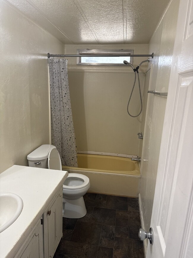 Building Photo - Spacious Mobile Home for Rent – NEW heatin...