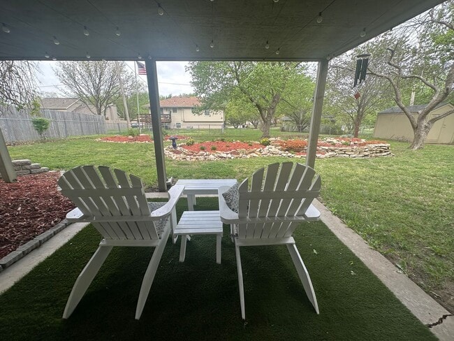 Building Photo - 4 bedroom, 2 1/2 bath